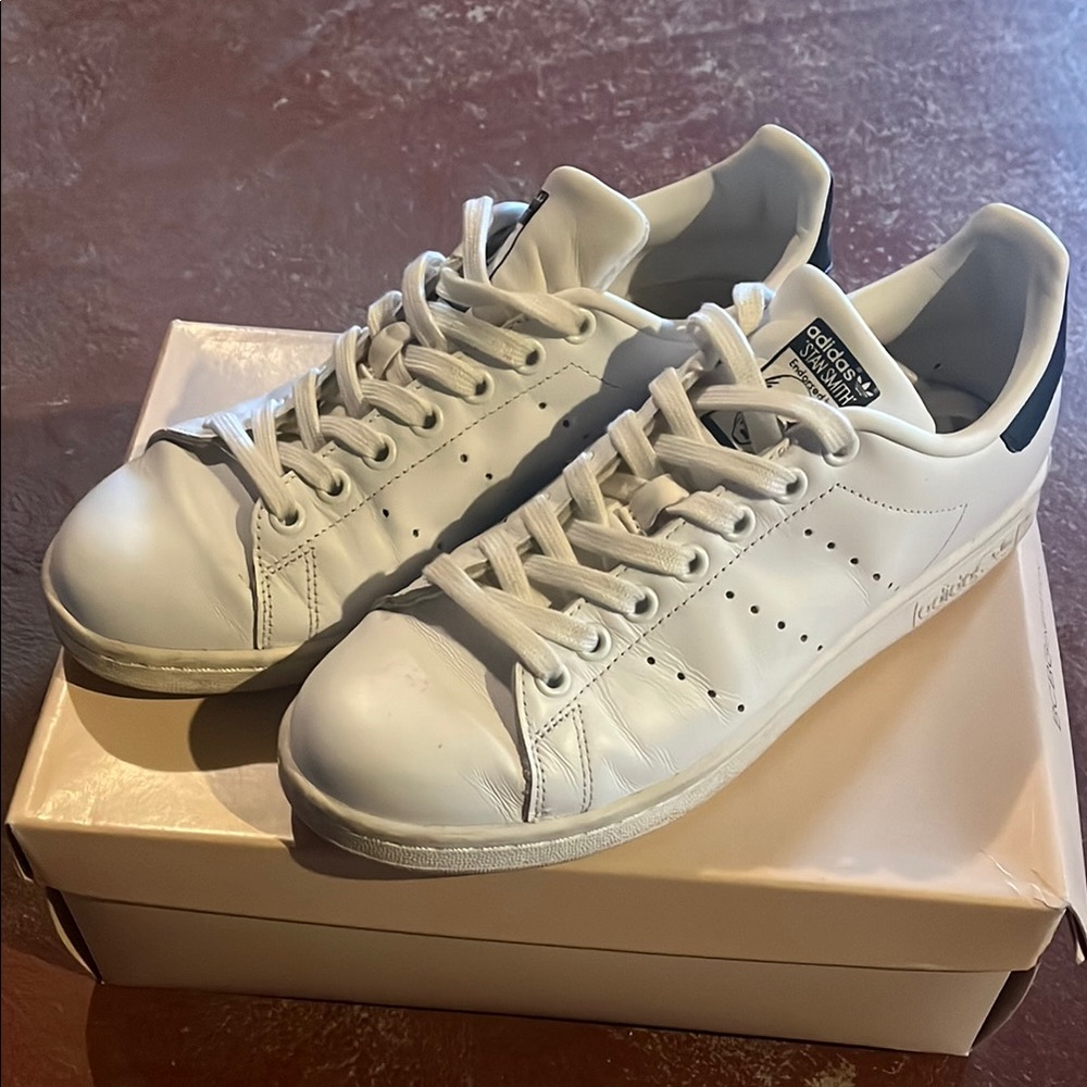 adidas Stan Smith Sneakers with Classic Design and Textured Upper